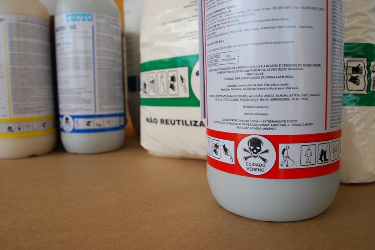 Governo Federal aprova sete  agrotóxicos considerados "extremamente tóxicos" pela Anvisa