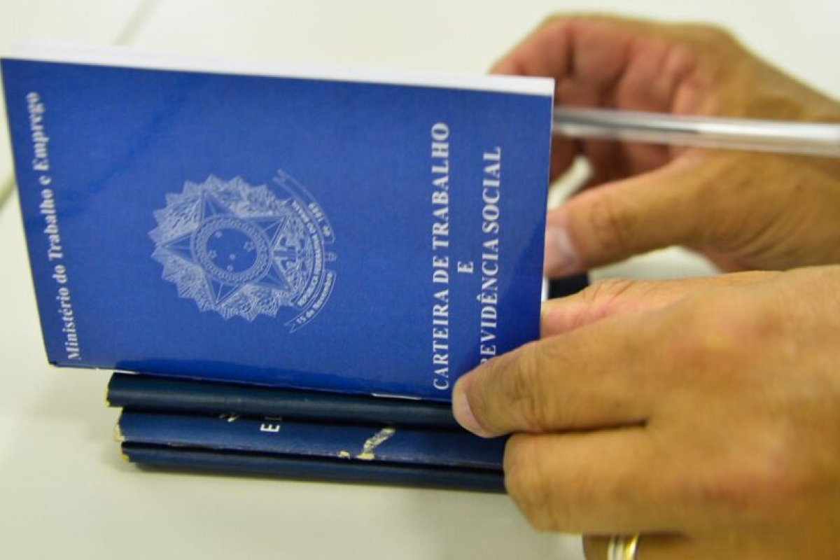 Governo põe em consulta pública decreto sobre consolidação de regras trabalhistas 