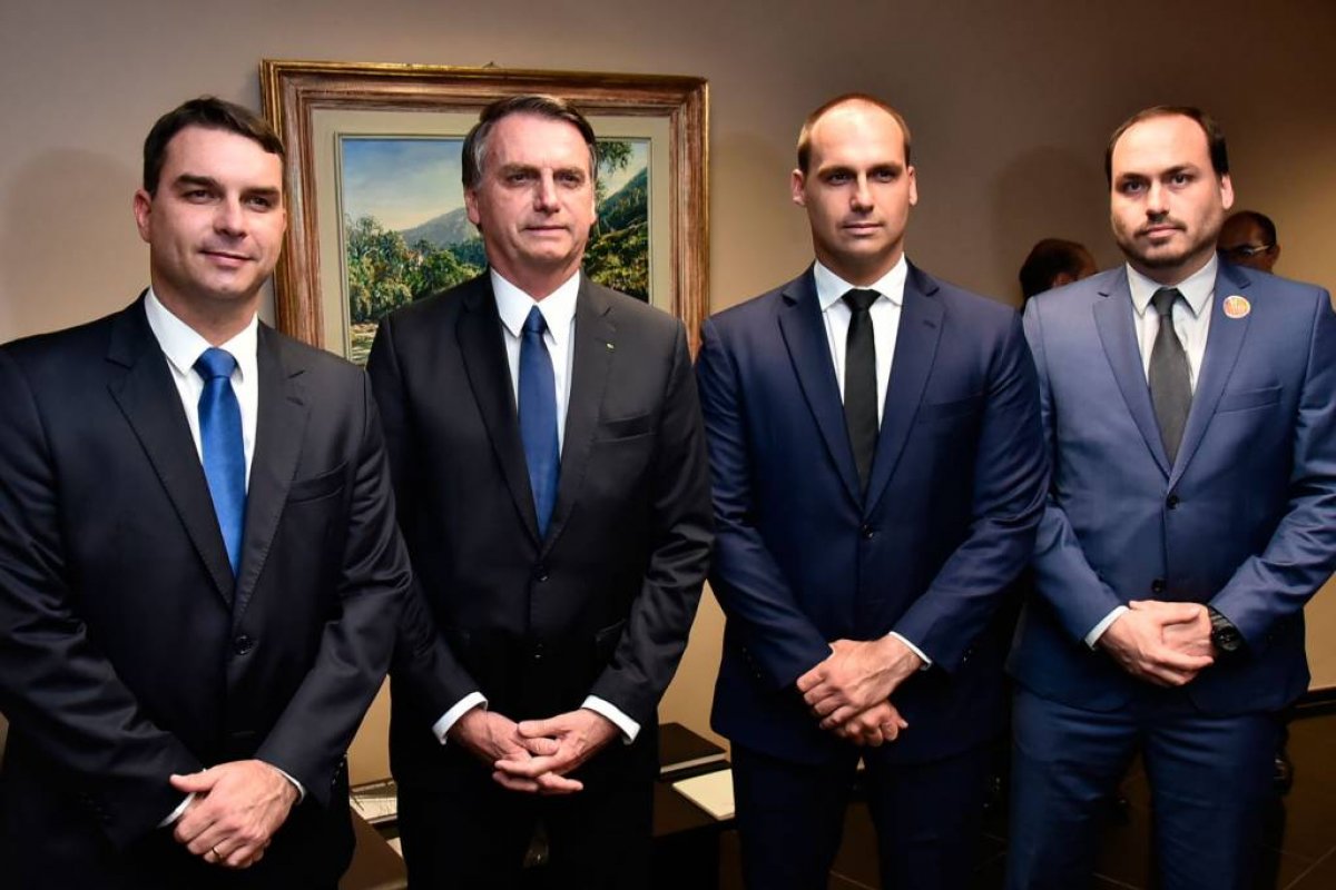 Bolsonaro acusa Dallagnol e MP de "perseguição" à família