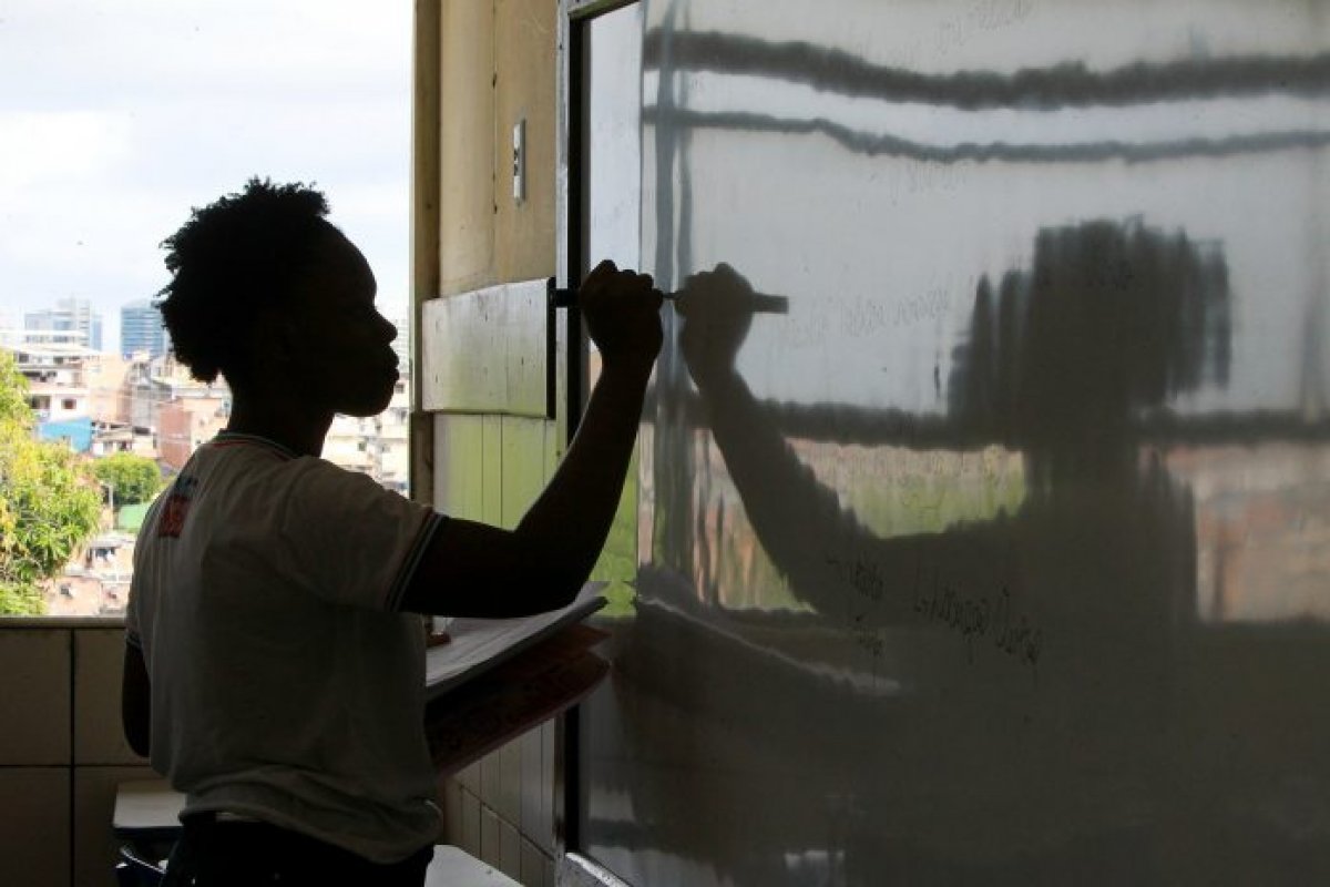 Governo do Estado prorroga decreto que proíbe aulas presenciais na Bahia até 14 de março