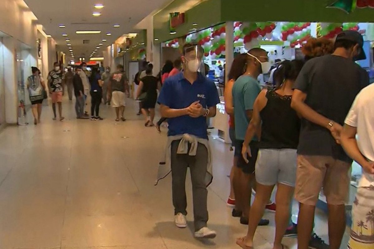 Shoppings e mercados terão horários alterados por causa da restrição de atividades