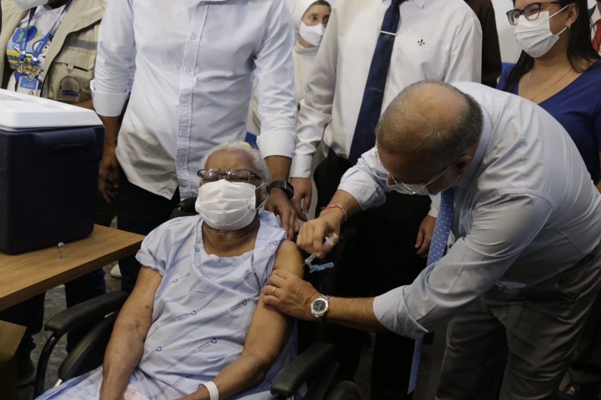 Capital baiana segue vacinação de trabalhadores da saúde e idosos acima de 80 anos nesta segunda (1)