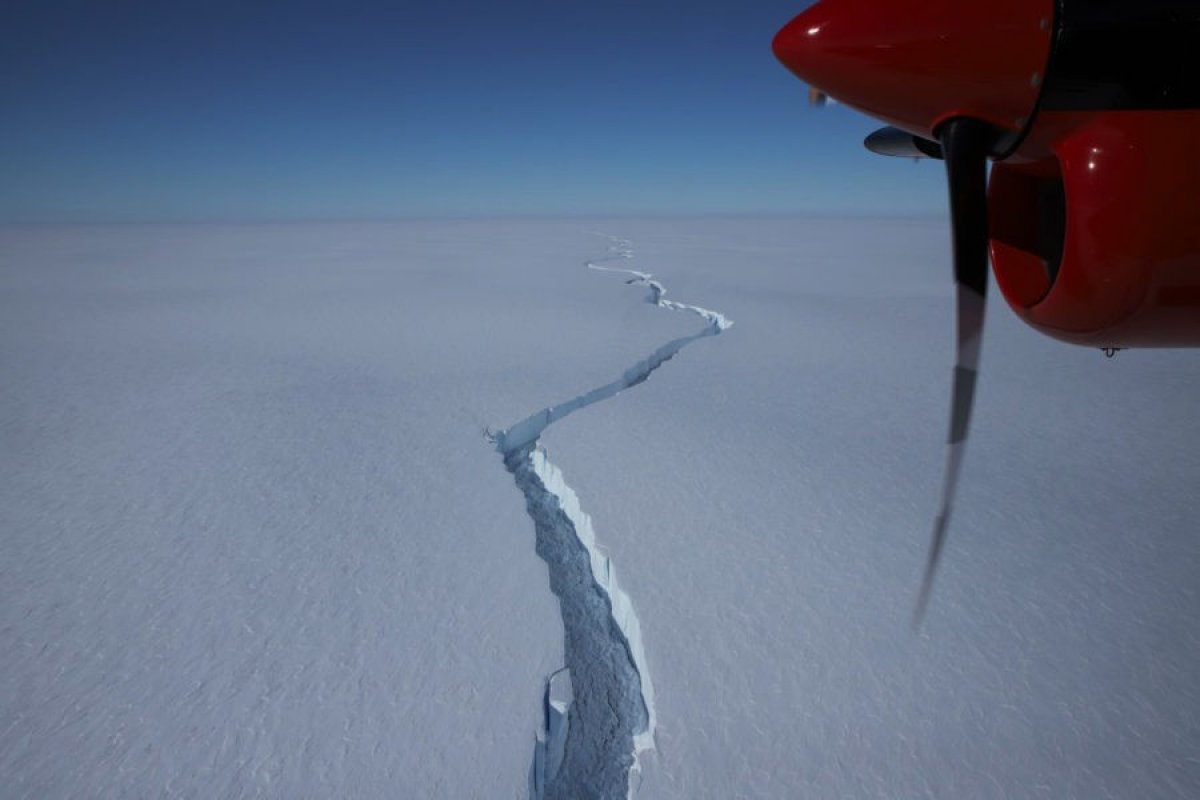 Iceberg maior que o RJ se desprende de plataforma na Antártida