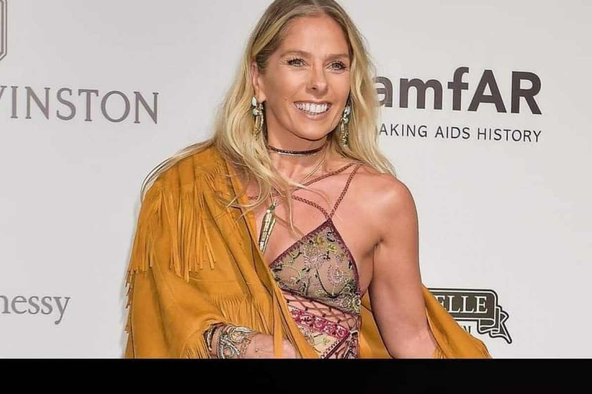 Adriane Galisteu fecha contrato com a Record TV para comandar reality show 