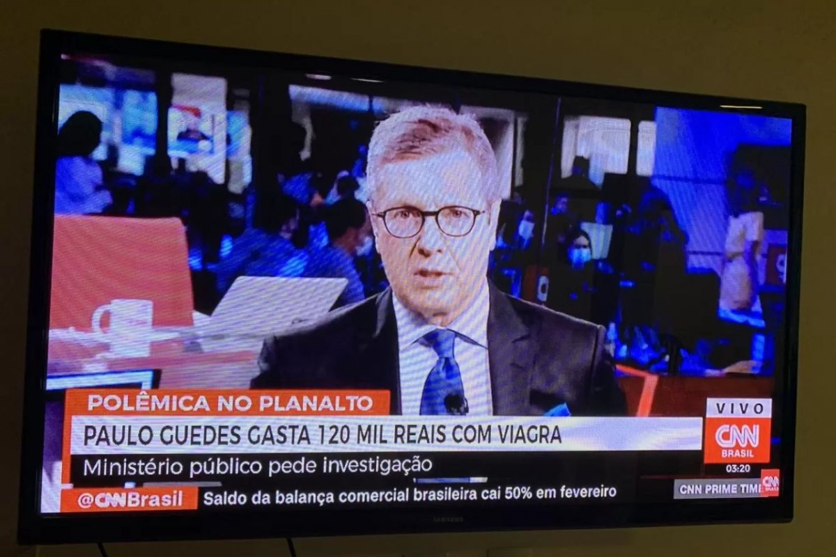 Fake news sobre compra de R$ 120 mil em viagra por Paulo Guedes viraliza nas redes sociais 