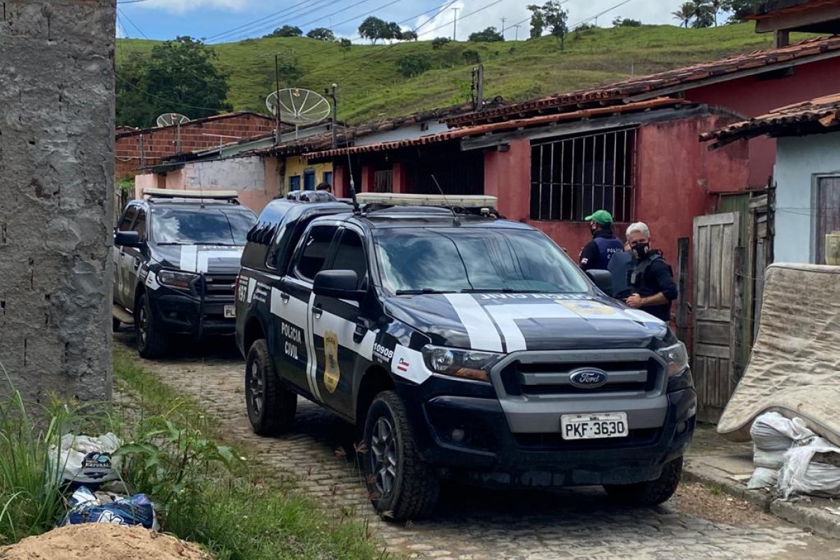 Operação policial prende dois homens suspeitos de homicídios em Ipiaú, no sul da Bahia