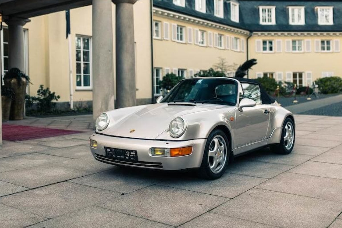 Porsche que pertenceu a Diego Maradona será leiloado nesta senama 