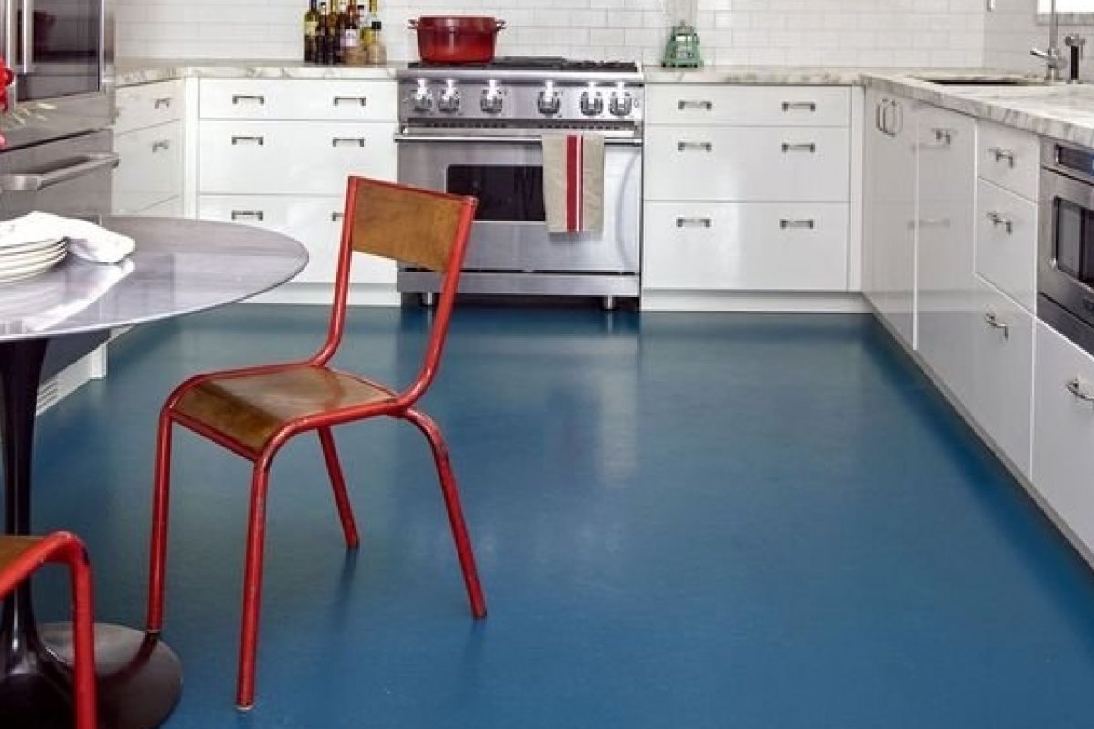Piso colorido é ótima ideia para renovar a casa 