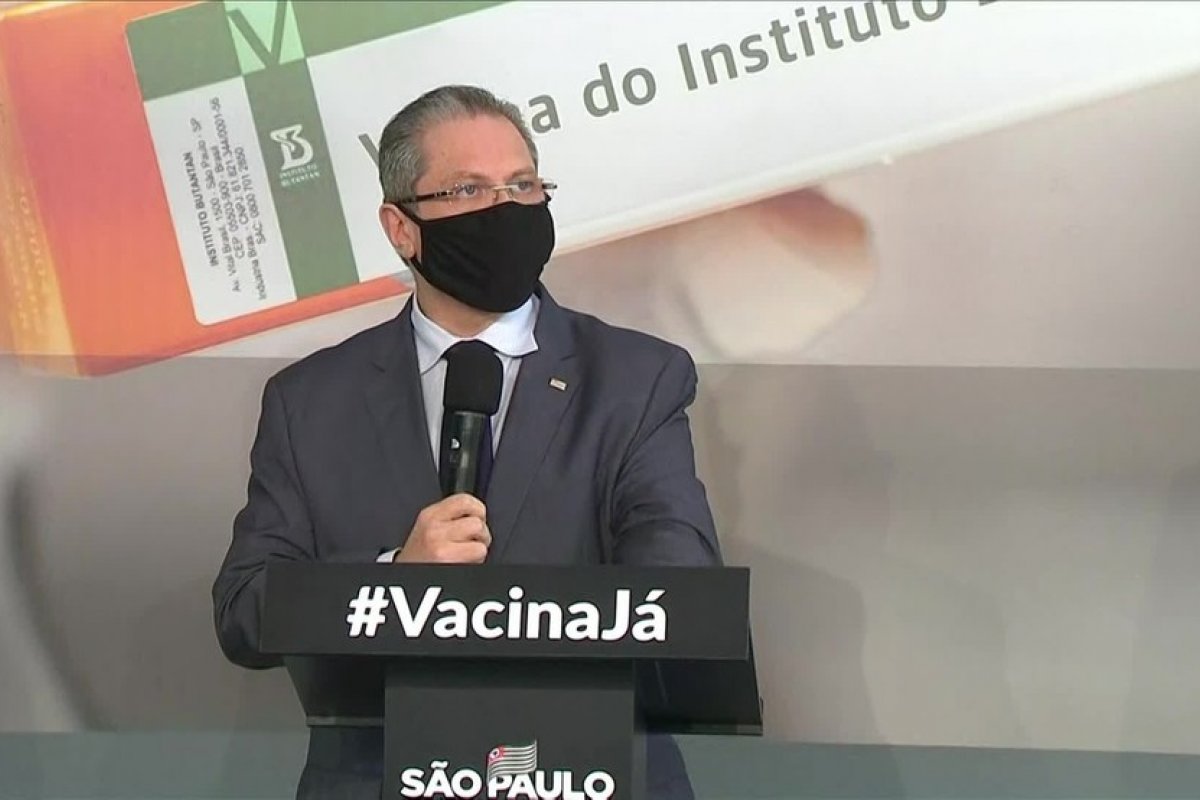 'Com lockdown, pessoas vão morrer de fome', afirma secretário de Saúde de SP