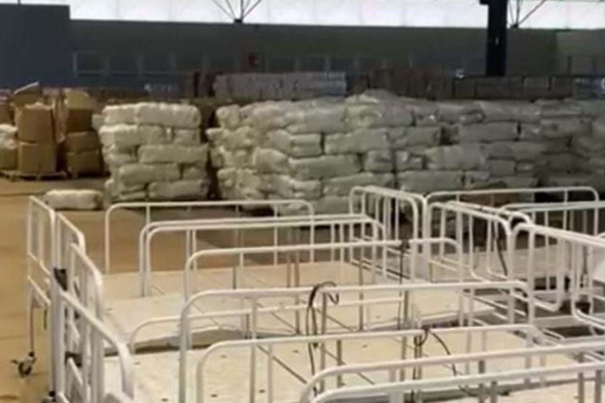 Vídeo denuncia equipamentos hospitalares 'esquecidos' em centro de convenções no Mato Grosso do Sul 