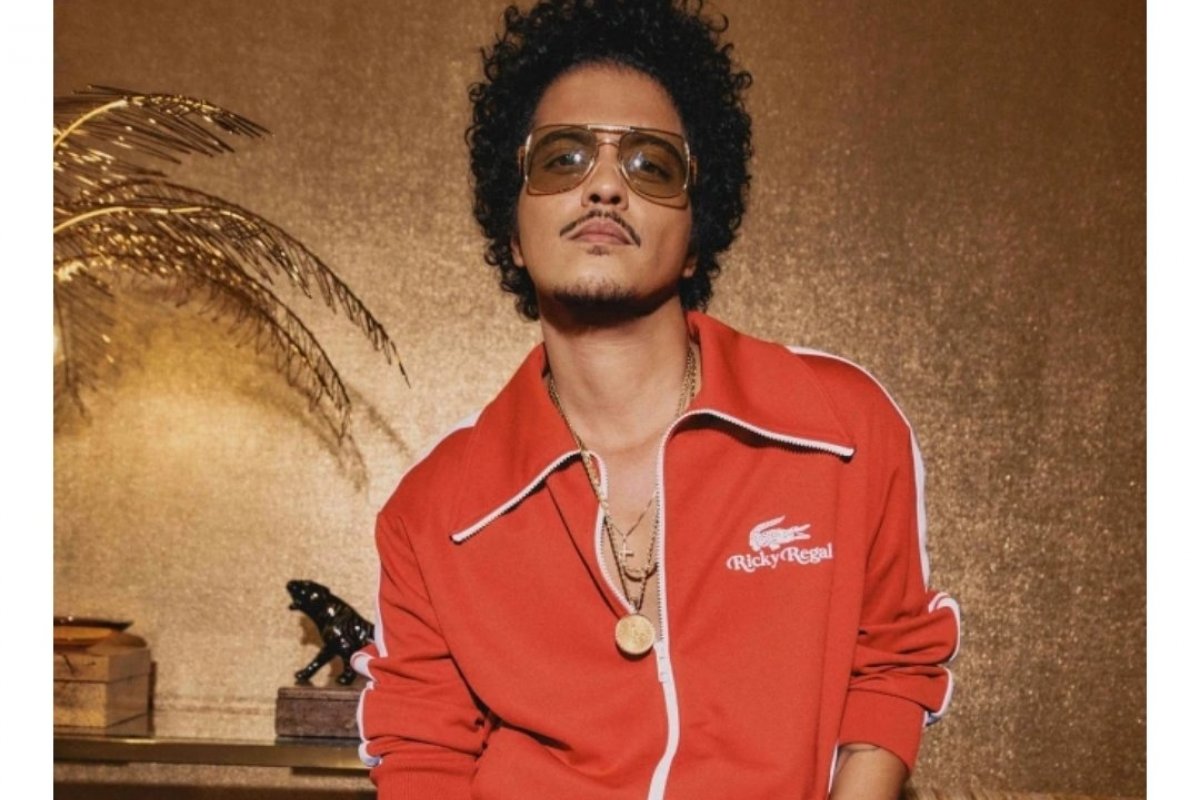 Lacoste lança coleção inspirada no alter ego do cantor Bruno Mars