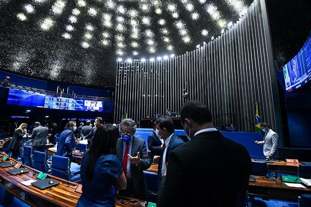 Senado aprova em 1º turno PEC da volta do auxílio emergencial  