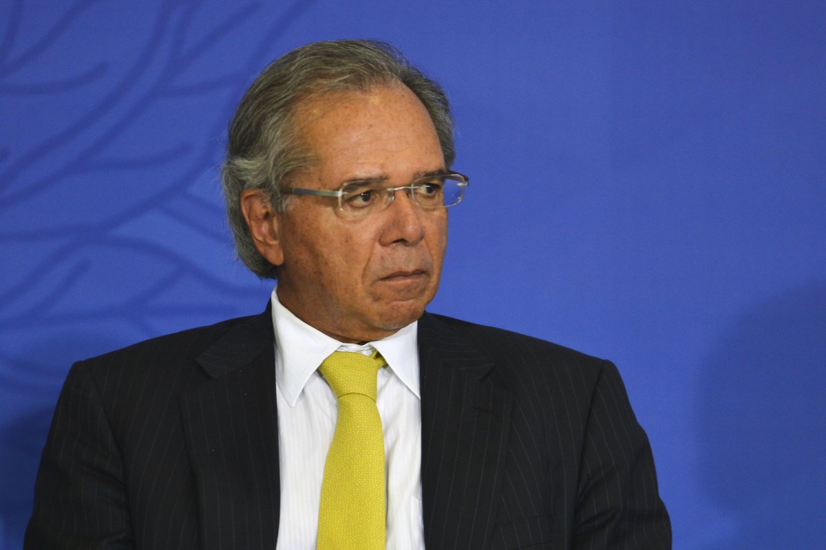 Congelamento de salário de servidores públicos fica de fora do texto da PEC Emergencial
