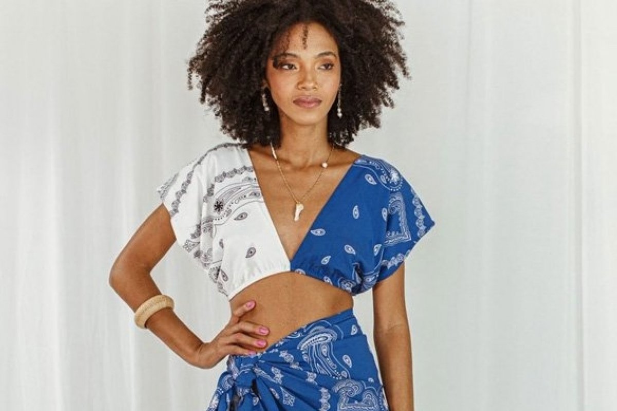É hit: Marca baiana aposta na estampa de bandana nos looks 