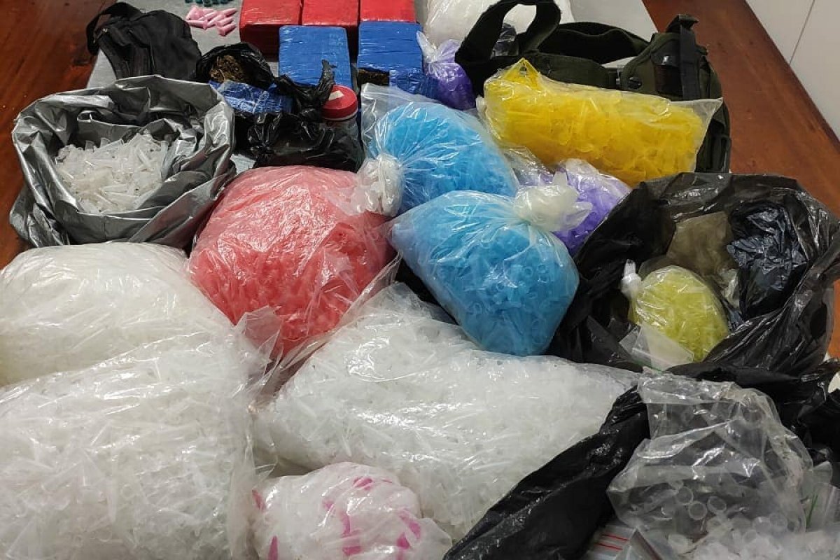 Cinco mil pinos para embalar drogas, cocaína e maconha são apreendidos em Cajazeiras 