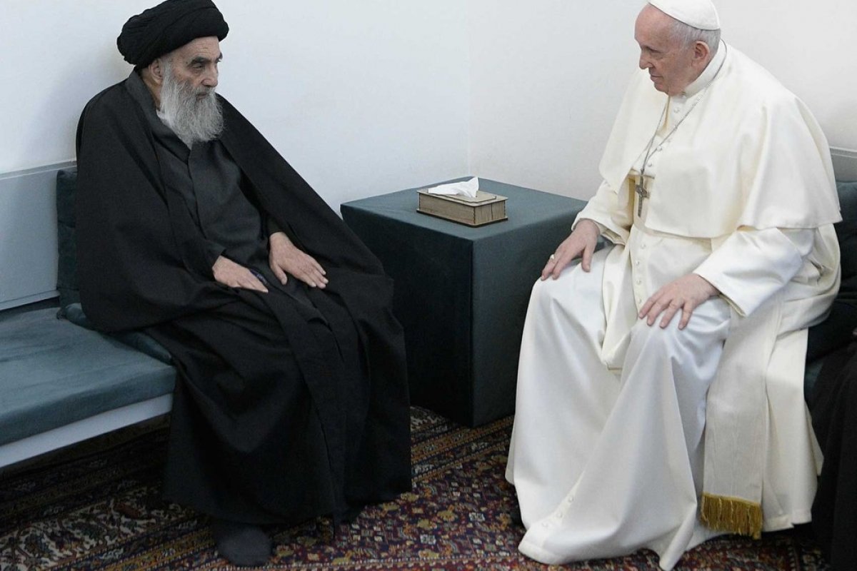 Papa Francisco realiza encontro histórico com líder xiita do Iraque