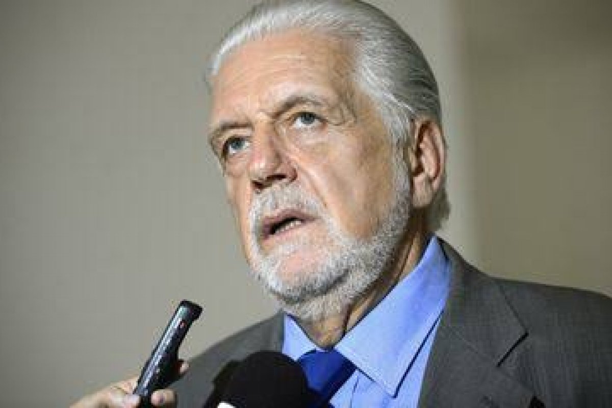 Wagner solicita ao STF que investigue Bolsonaro por prevaricação