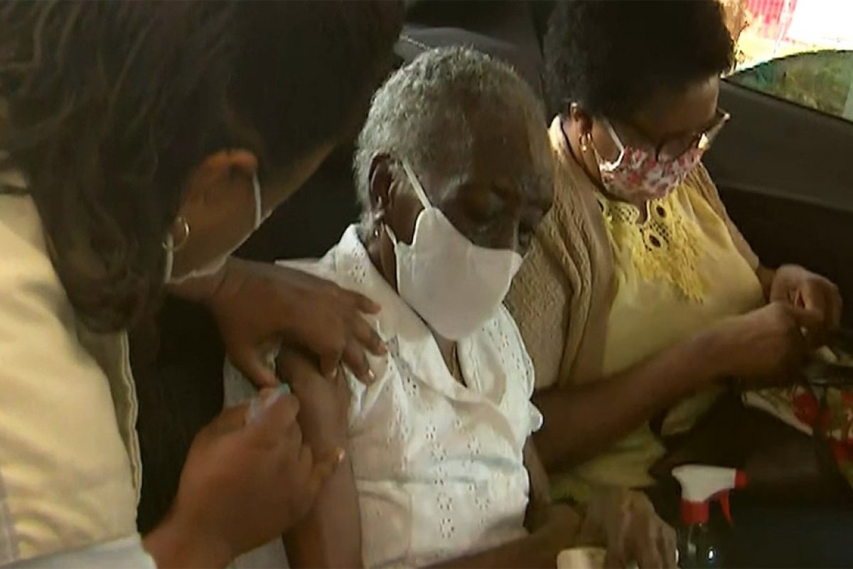 Vacinação contra Covid-19 em idosos com 77 anos começa na quarta-feira (10) em Salvador 