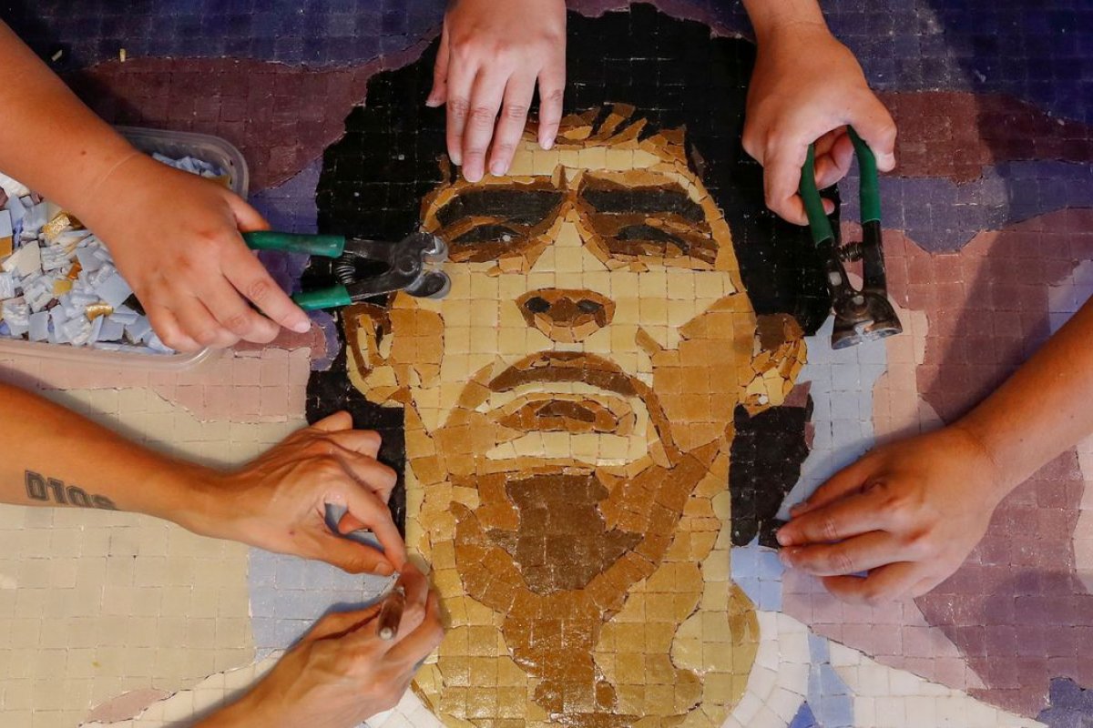 Argentinos marcham em Buenos Aires por respostas sobre morte de Diego Maradona