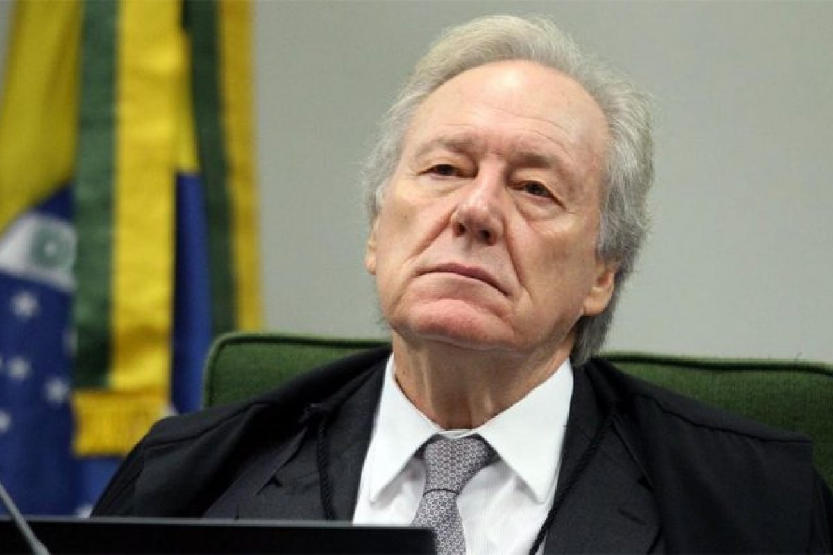 "Não é nenhum favor", diz ministro Lewandowski sobre compra de vacinas pelo Governo Federal