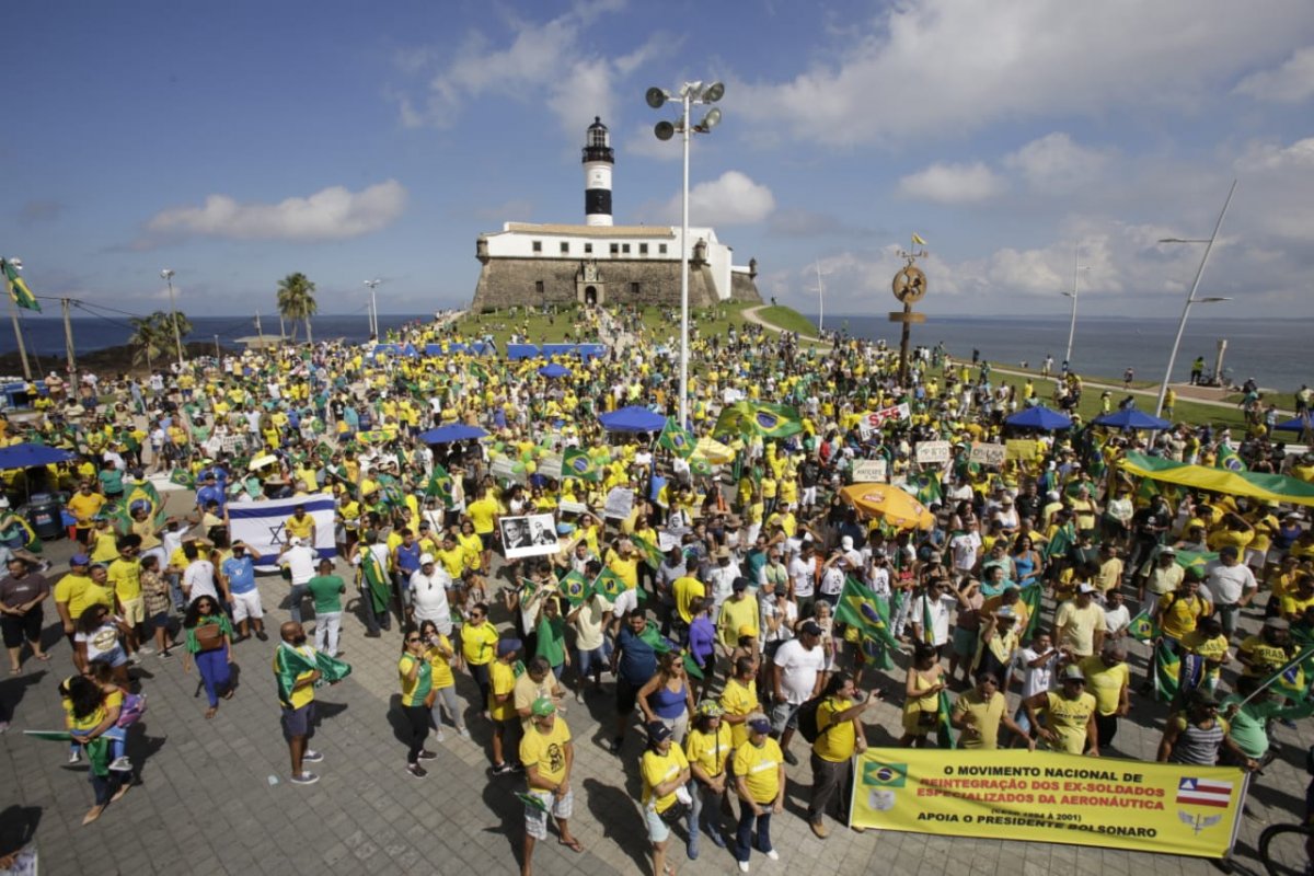 Grupo pró-Bolsonaro faz ato no Farol da Barra neste domingo 