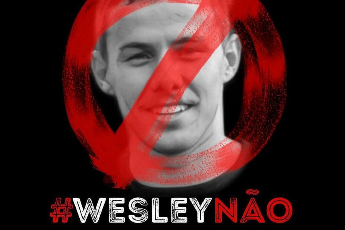 Torcedores do Vitória lançam campanha no Twitter contra contratação de Wesley Pionteck