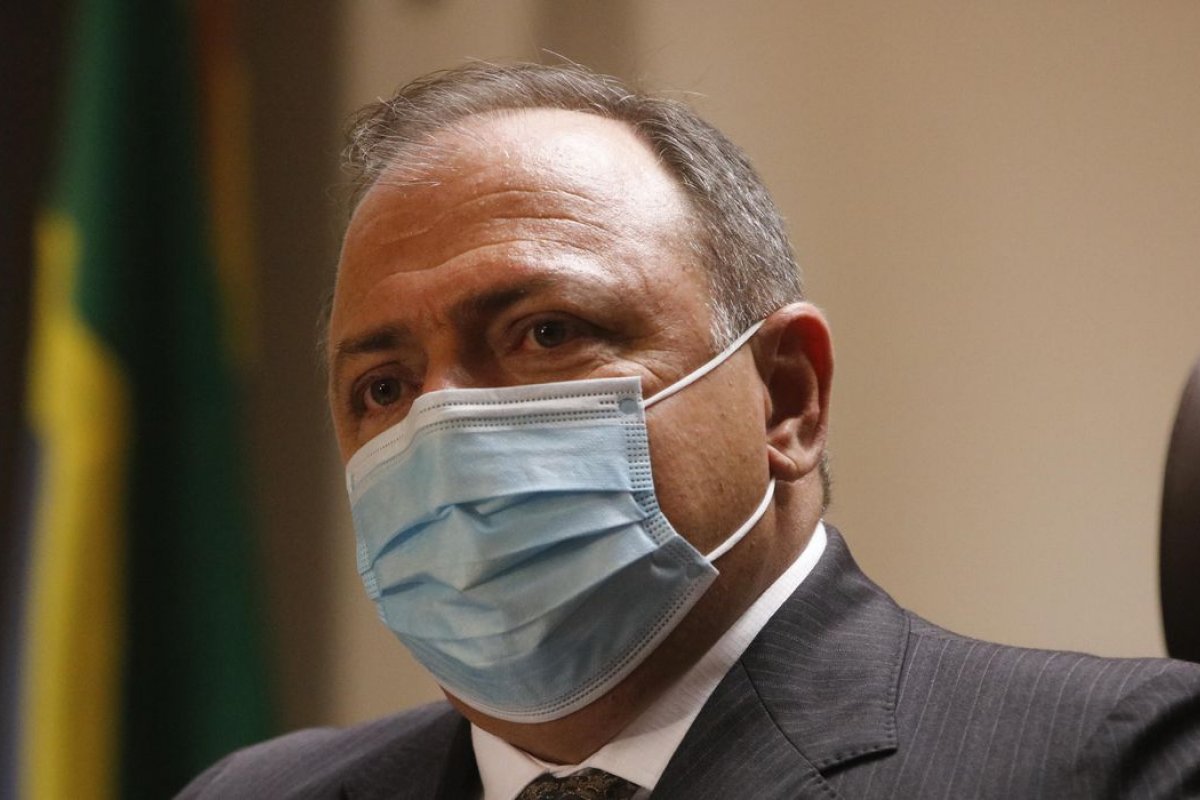 "Não estou doente e sou ministro",  diz Pazuello sobre suposta saída do ministério