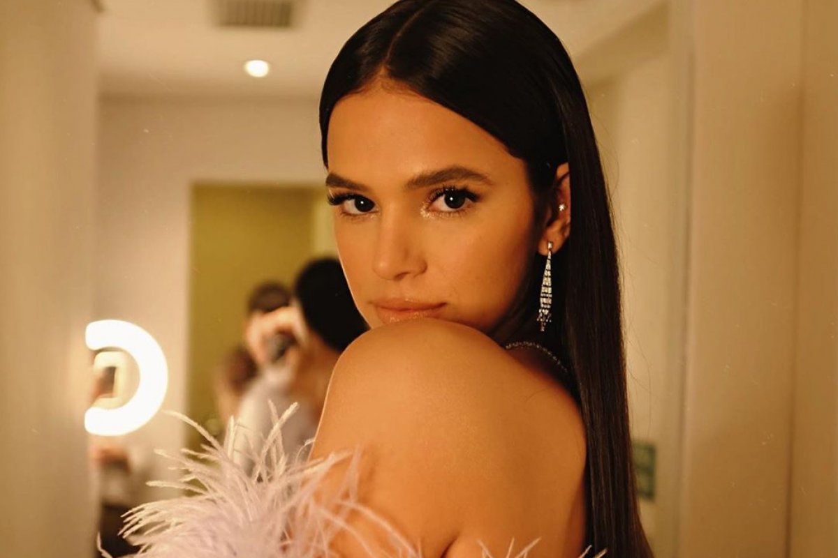 Depois de ser pega sem mascara e aglomerando, Bruna Marquezine fala que vai dar um tempo das redes sociais