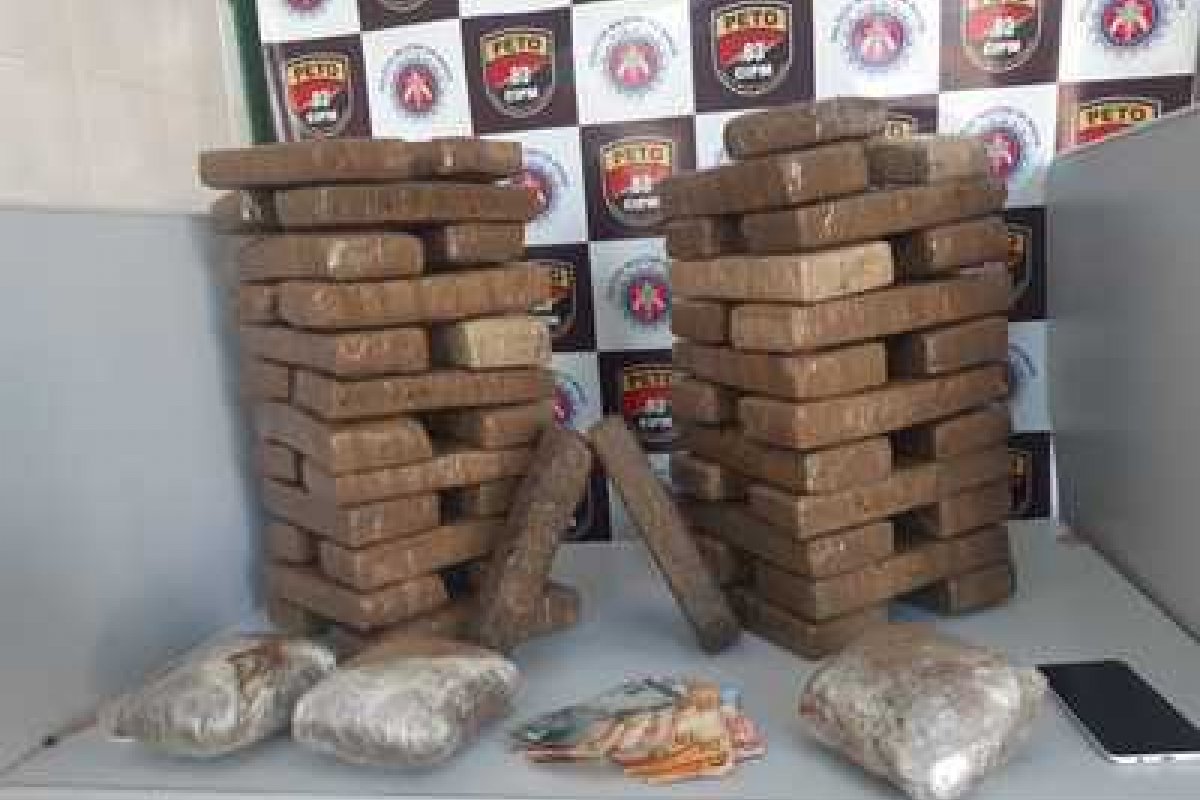 Polícia apreende quarenta e nove tabletes de maconha em Barreiras, oeste baiano