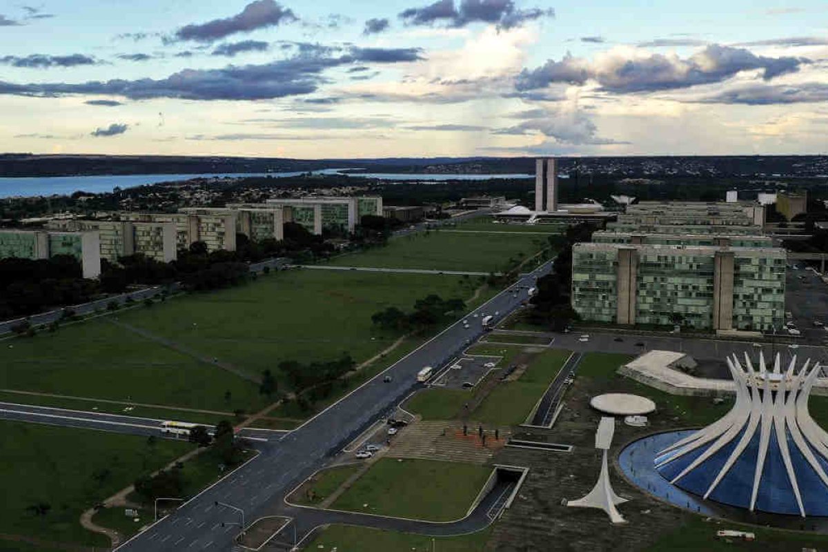 Gastos com servidores do grupo de risco afastados ultrapassam R$ 450 milhões nas contas da União 