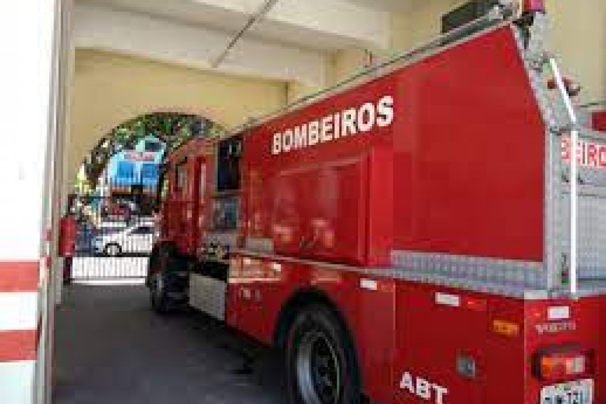 Homem morre após carro bater de frente com carreta no oeste da Bahia