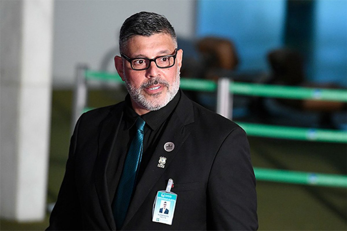 Alexandre Frota pode ter bens penhorados se não pagar mais de  R$ 94 mil a Caetano Veloso