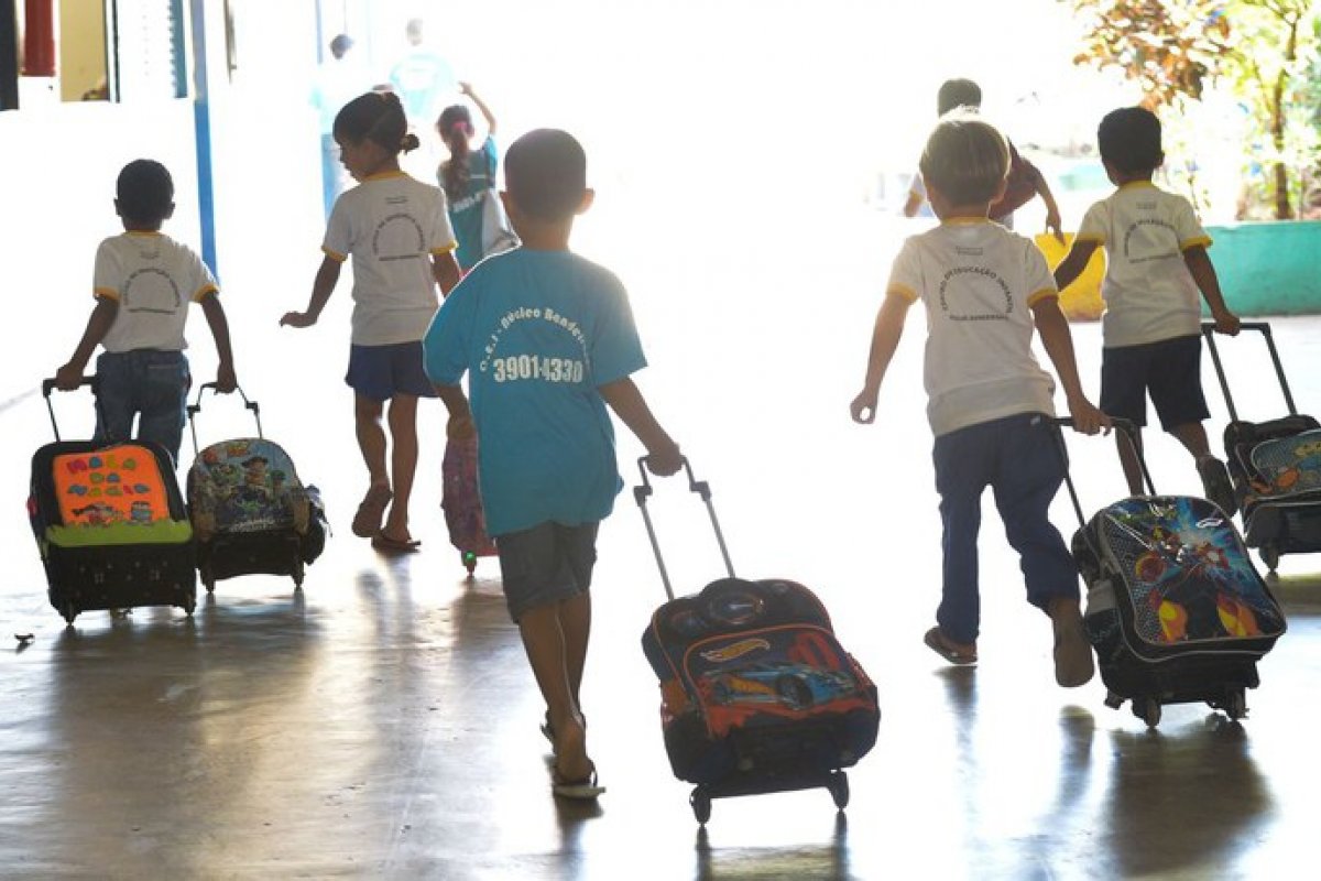 Etapas mais ofertadas em quase 180 mil escolas da rede básica de ensino incluem início do fundamental e pré-escola