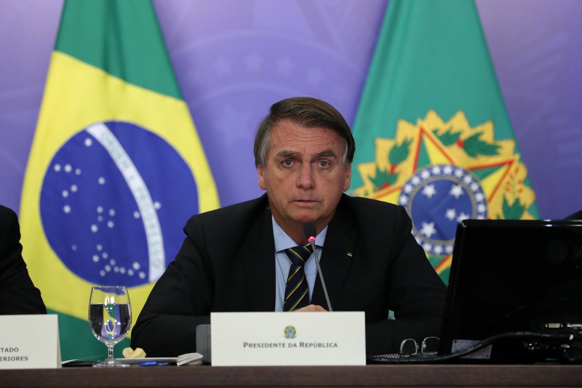 Bolsonaro questiona ocupação de UTIs no Brasil e dispara: “Parece que só morre de Covid”