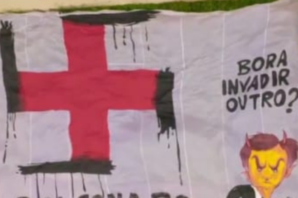 Polícia Militar prende ativistas que chamaram Bolsonaro de genocida