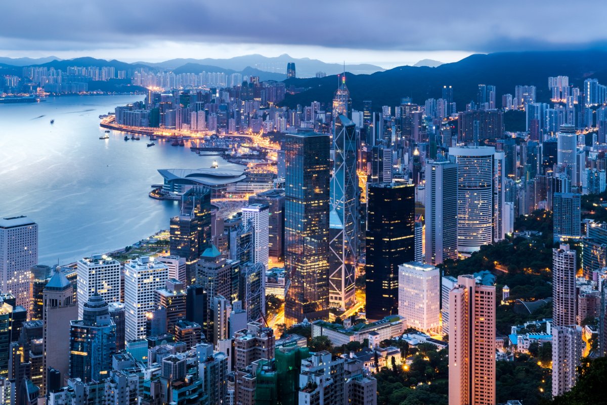 Hong Kong autoriza que pais amarrem crianças em camas na quarentena por covid-19 