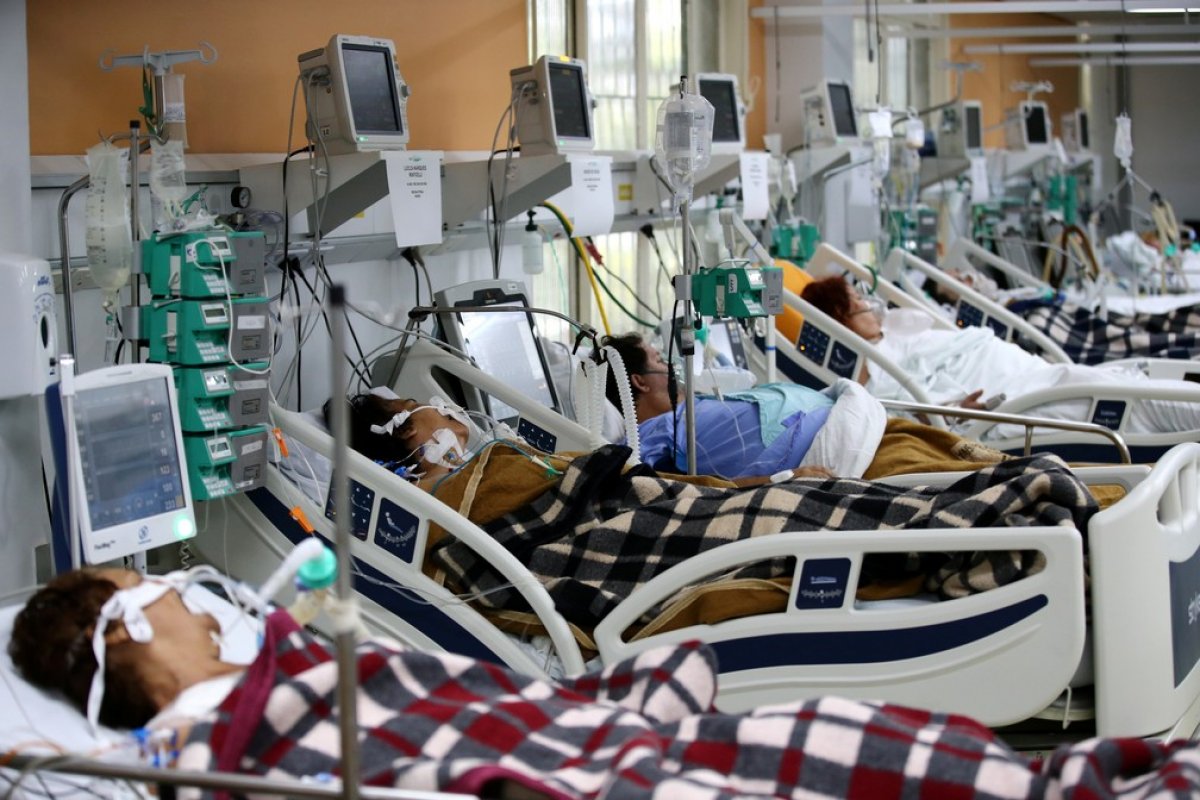 Brasil completa 2 semanas como o país com mais mortes diárias por Covid no mundo