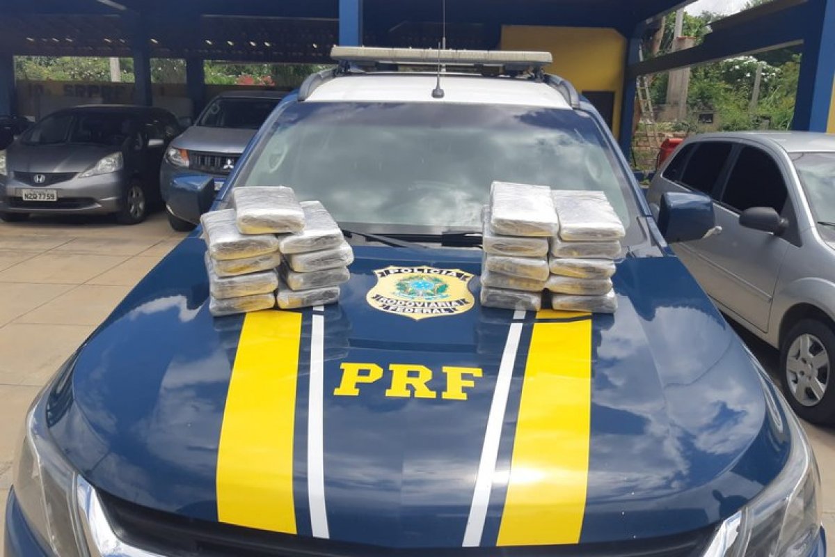 PRF: dois homens são presos com drogas em Feira de Santana