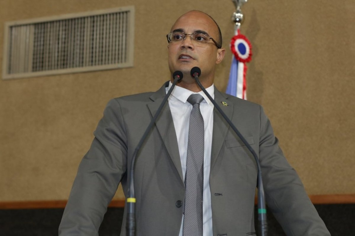 Deputado baiano pede prioridade para jornalistas na vacinação contra a Covid-19