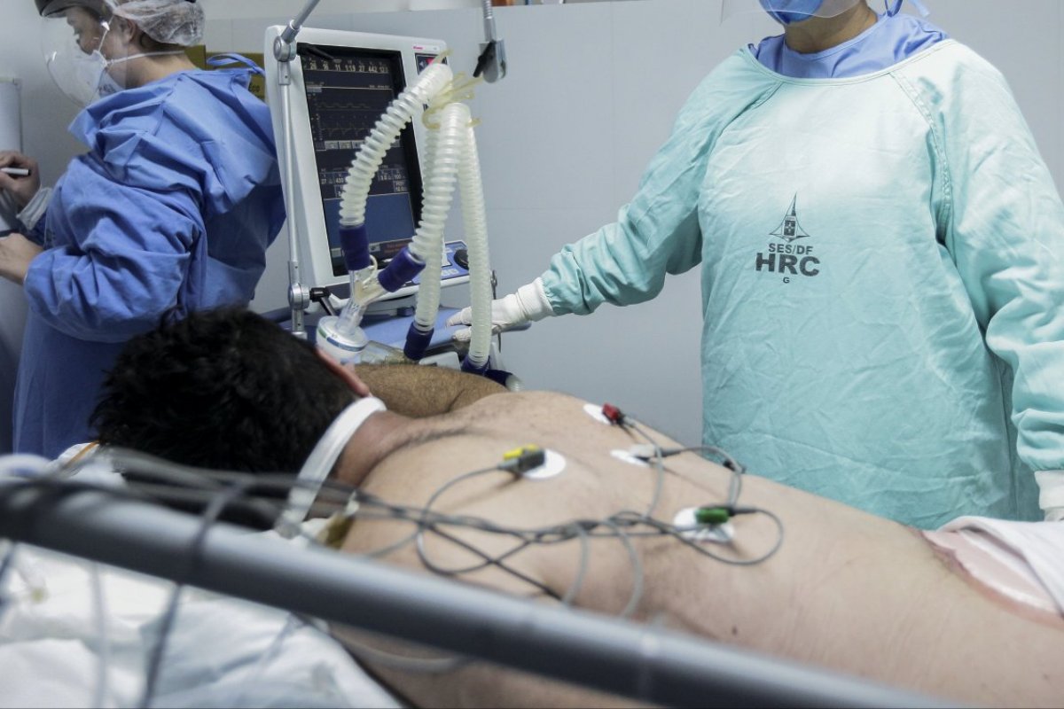 Covid-19: Remédios de intubação de hospitais privados podem acabar em 48h