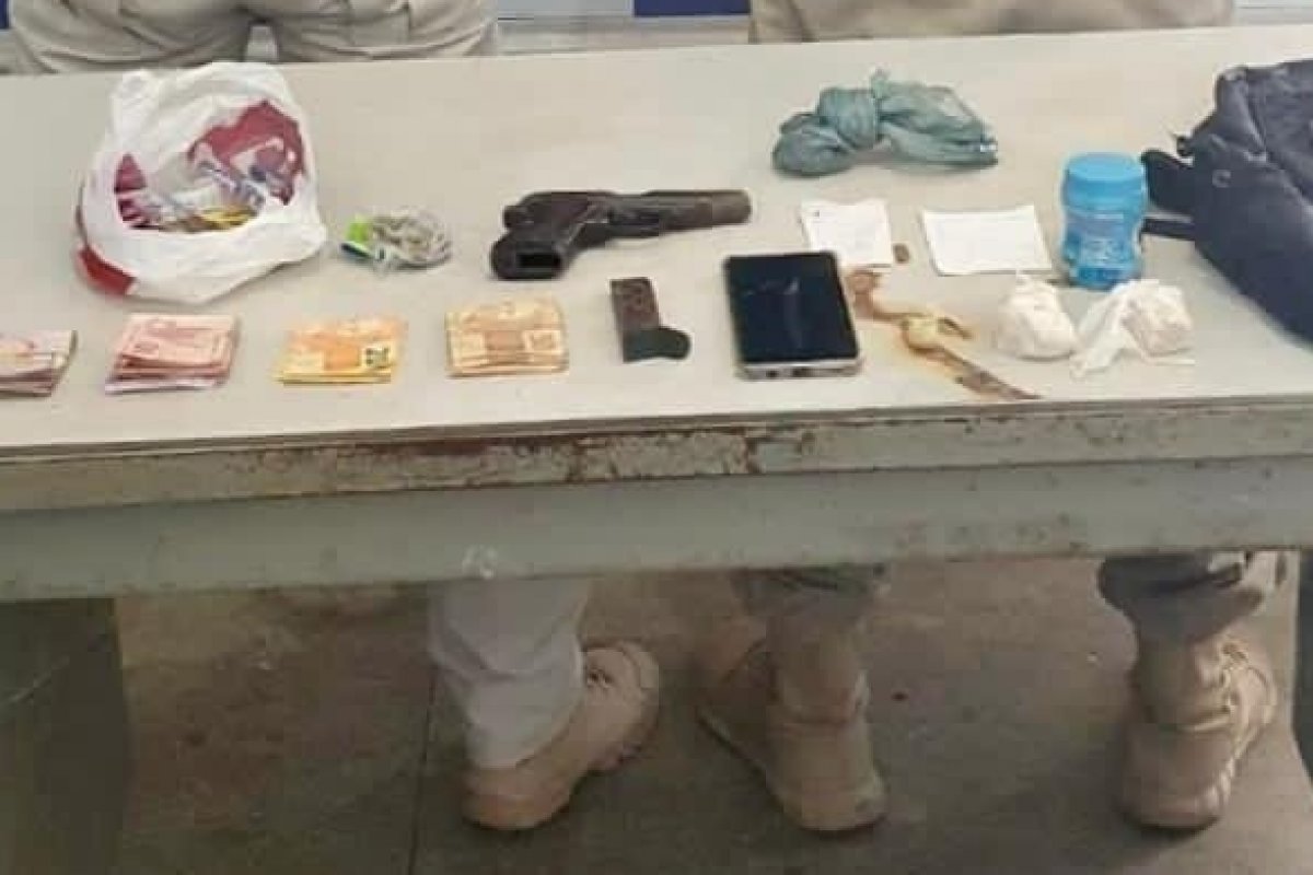 Operação em Jequié apreende arma, munições e drogas