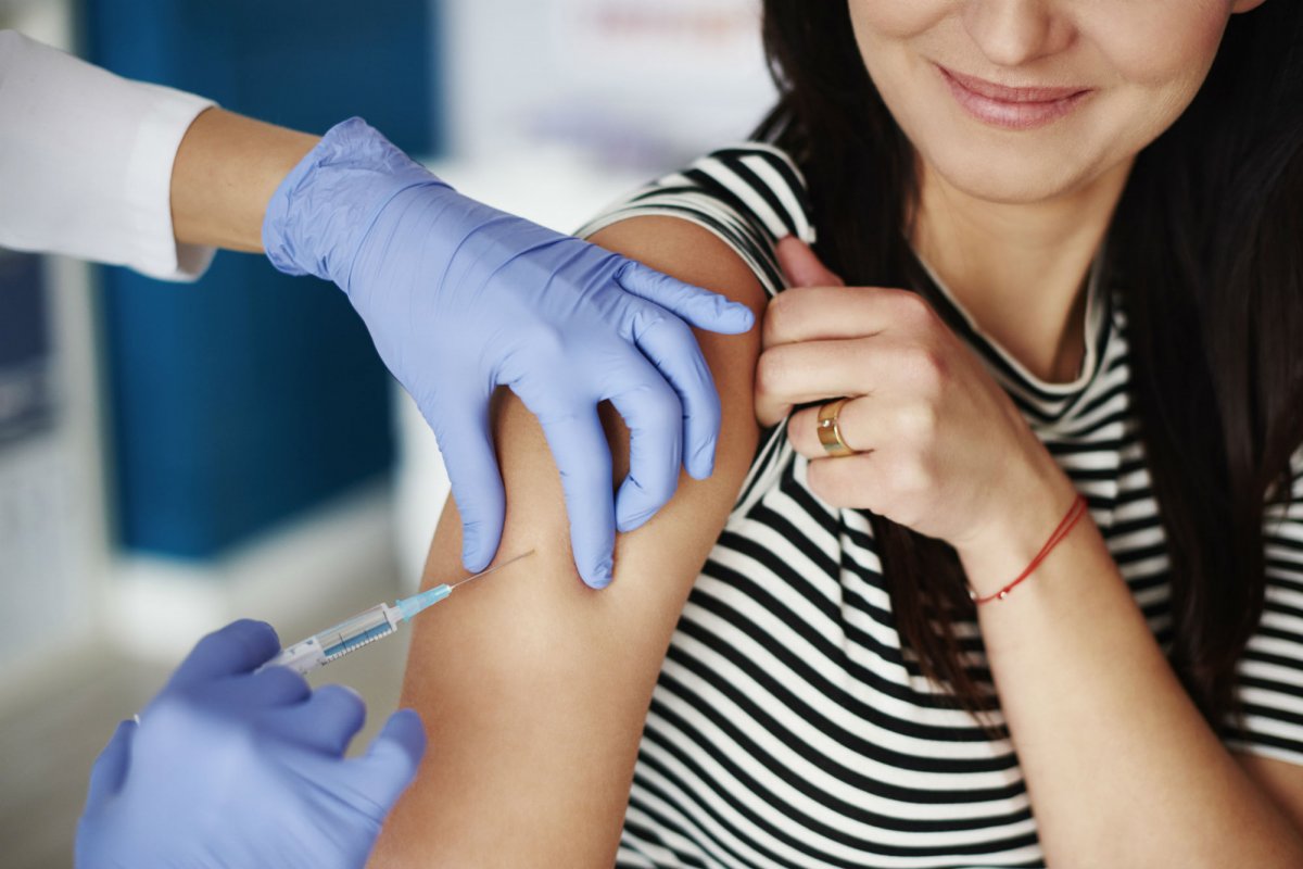 Governo negocia compra de excedente de vacinas com EUA desde o dia 13