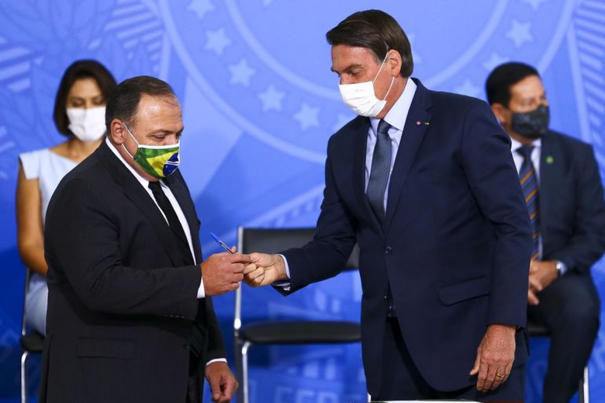 Bolsonaro se encontrou com Pazuello nesta segunda-feira (22)