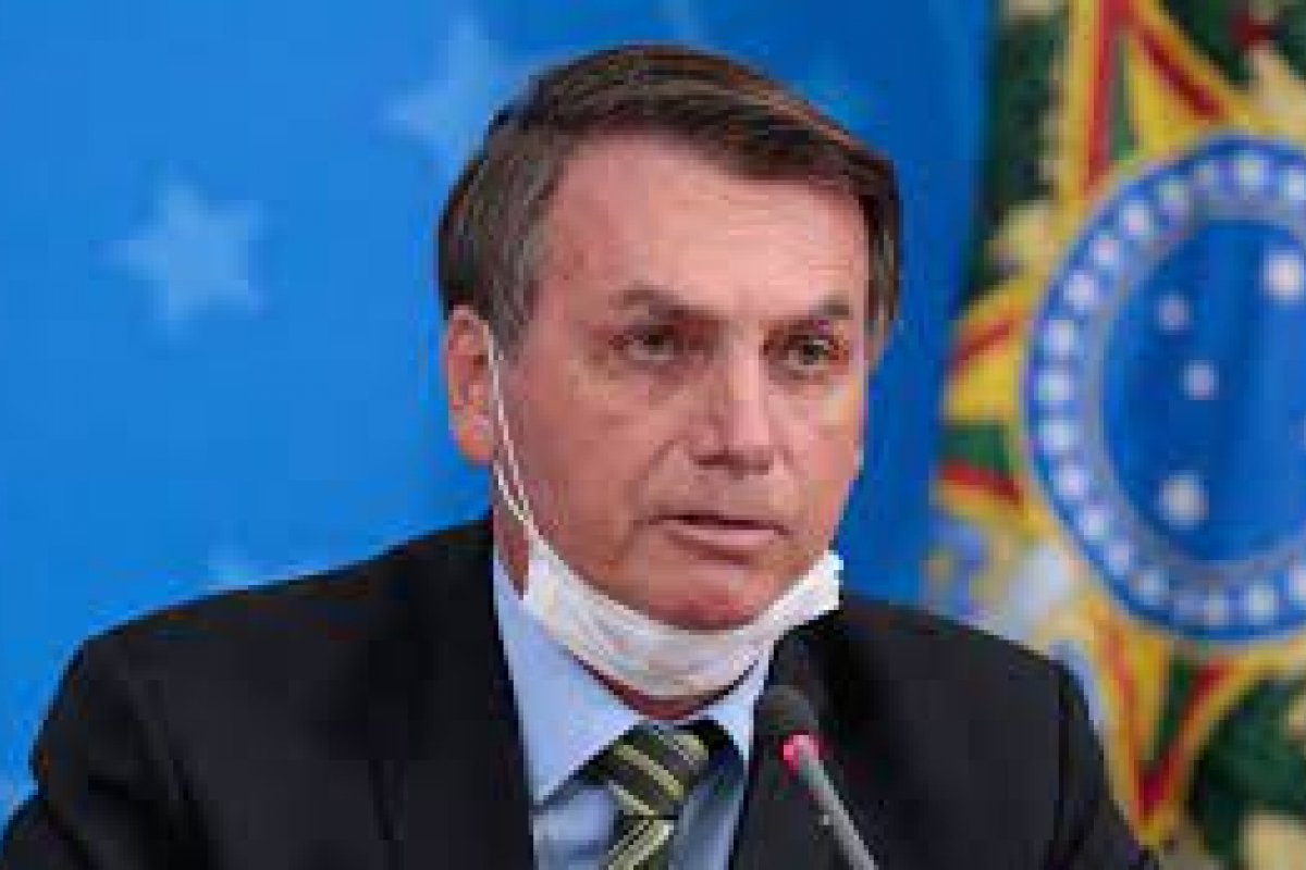 "Se ficar 30 dias em lockdown e acabar com vírus, eu topo, mas não vai acabar", diz Bolsonaro