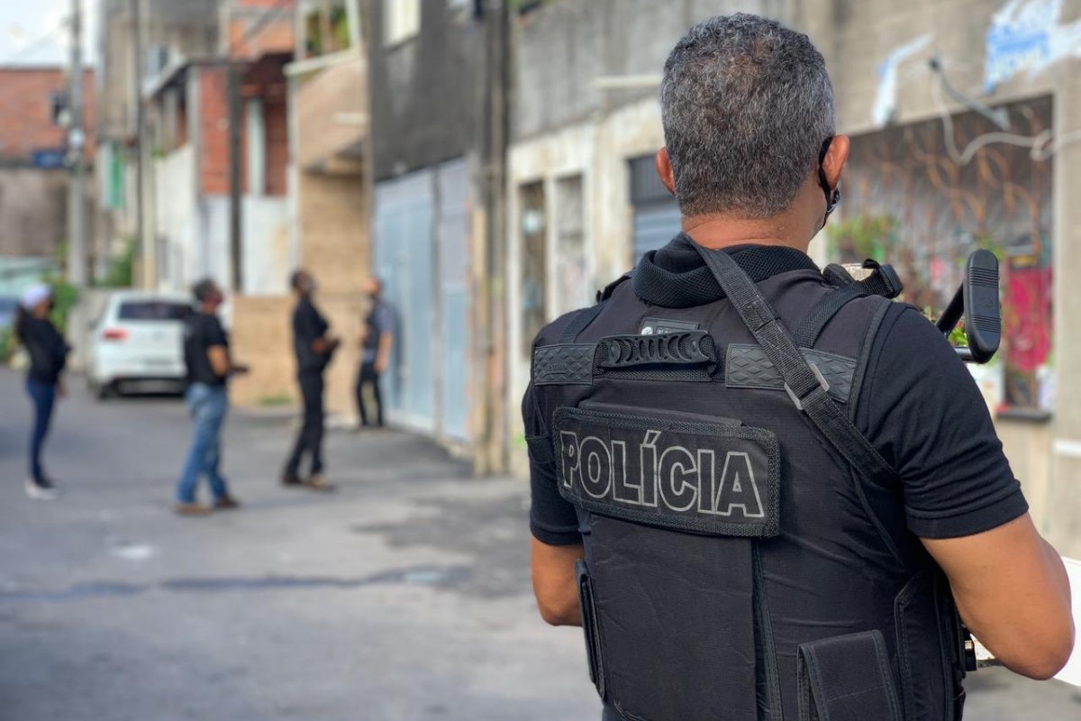 Polícia prende homem que matou companheira e jogou corpo no lixo em Lauro