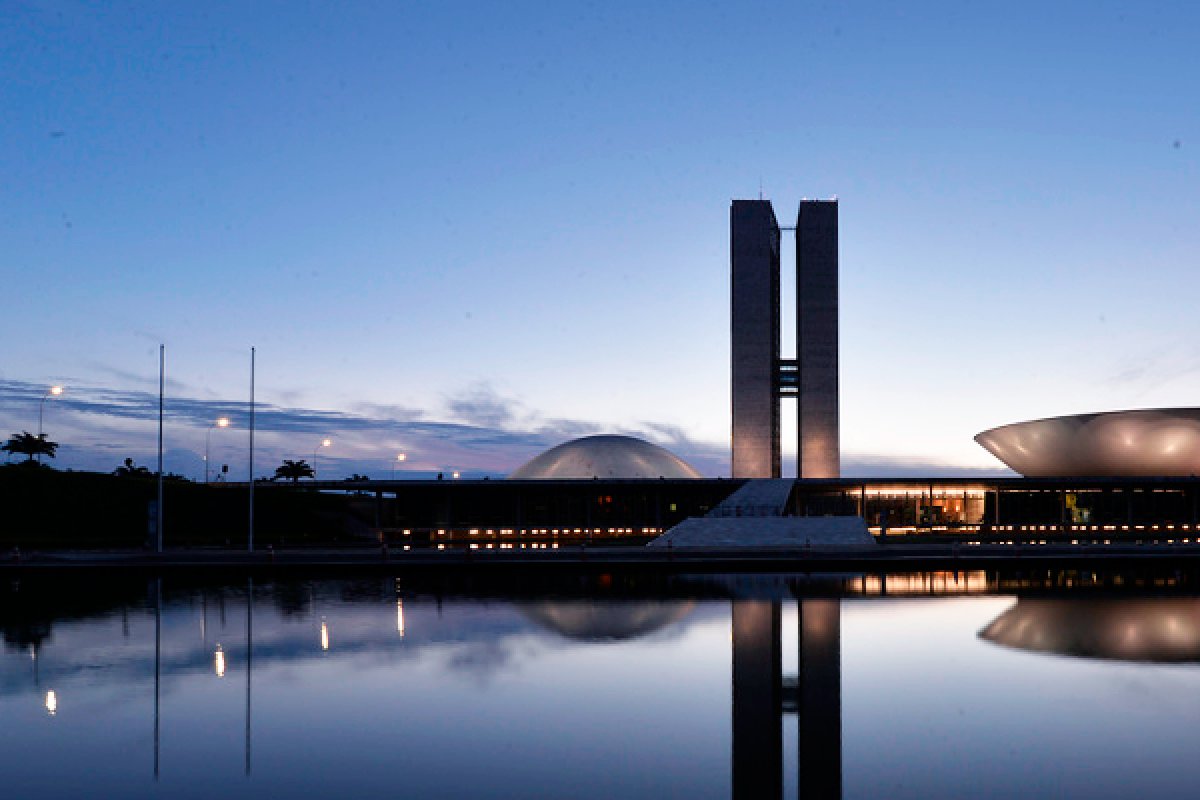 Deputados e senadores criam frente parlamentar para tratar crise da educação na pandemia
