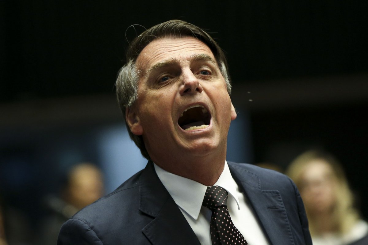 Segundo pesquisa, desaprovação pessoal de Bolsonaro subiu de 23% para 53%