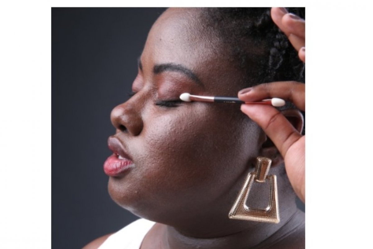 Make para os olhos: confira 3 dicas que destacam o olhar com o uso da máscara de proteção  