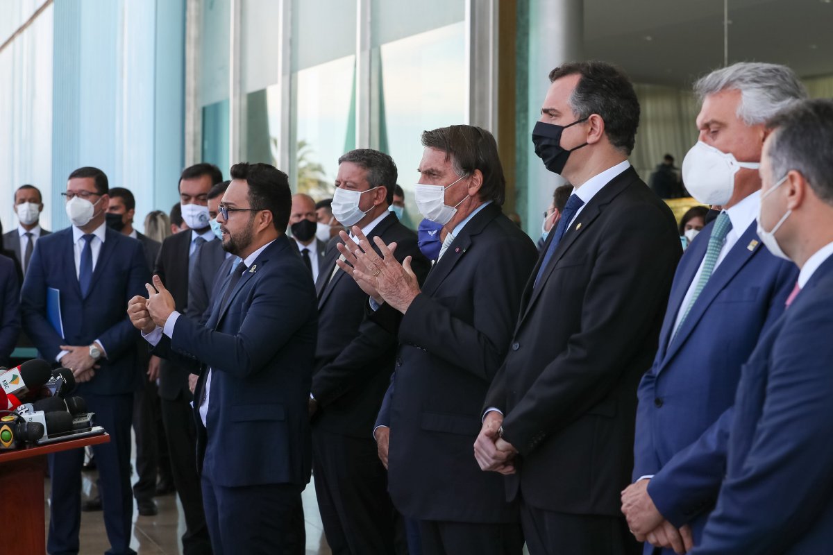 Ministro Luiz Ramos diz que reunião foi entregue “nas mãos de Deus”