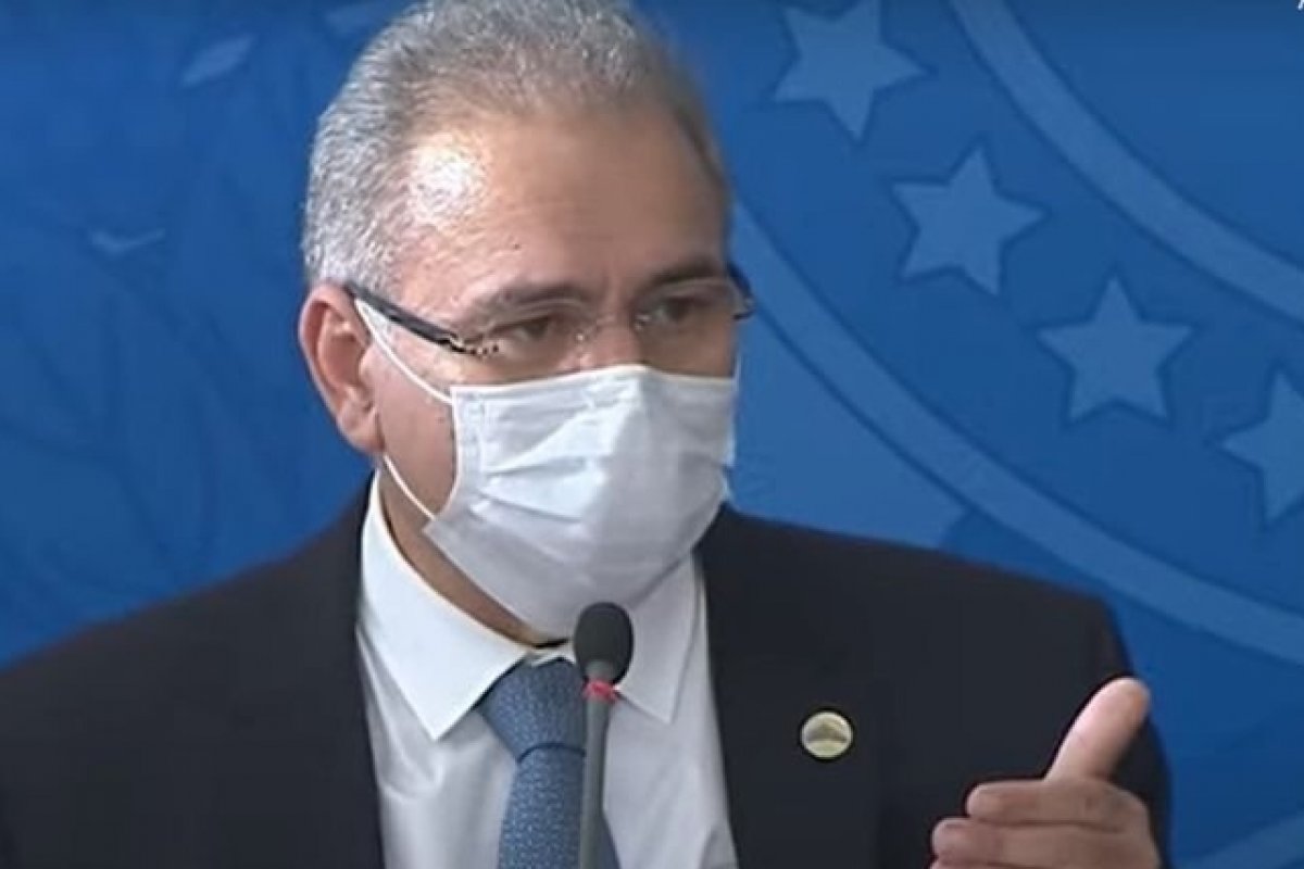 Em primeira coletiva, Queiroga diz que seu principal compromisso será a vacinação dos brasileiros